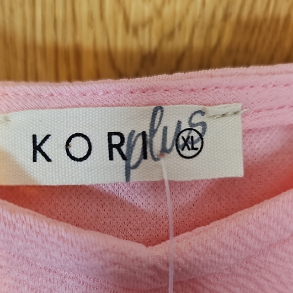 Elegant Pink Puff Sleeve Blouse - Picture 2 of 6